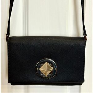 KATE SPADE - Newbury Lane Sally Saffiano Leather Turnlock Crossbody in Black.